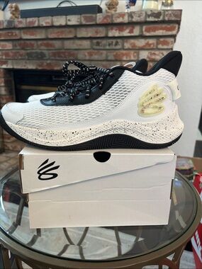 Under Armour Steph Curry 3Z7 Basketball Shoes Women’s Sizes (Select Size)